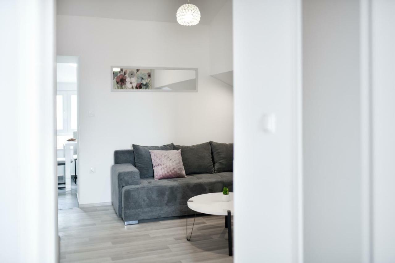 Grey Old Town Apartment *