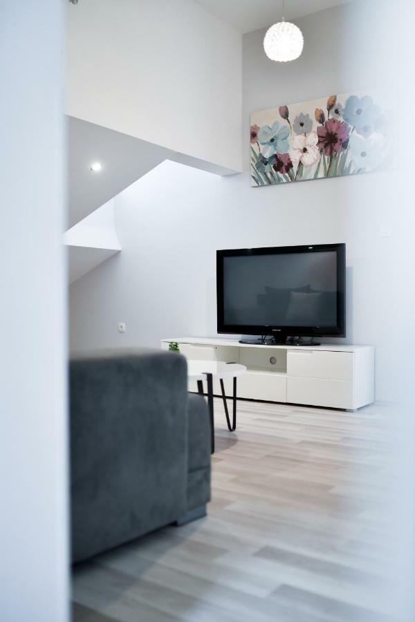 Grey Old Town Apartment *