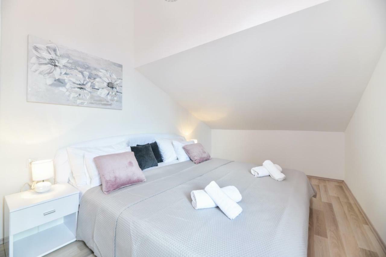 Grey Old Town Apartment Zadar